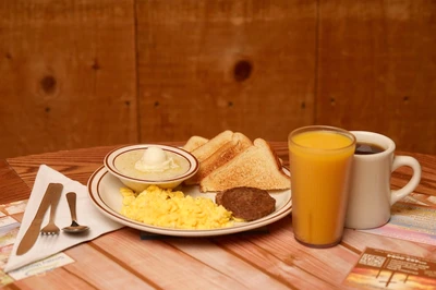 toast eggs and other breakfast items